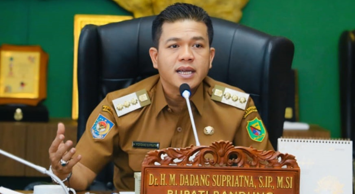 Bupati Bandung Tebar 5,2 Juta Bibit dari Udara untuk Pulihkan Hutan Gundul
