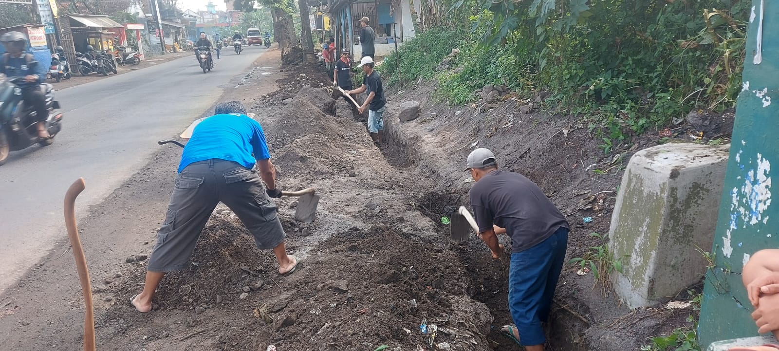 Warga RW 09 Kampung Panembong Gelar Jumsih Demi Lingkungan Bersih dan Sehat