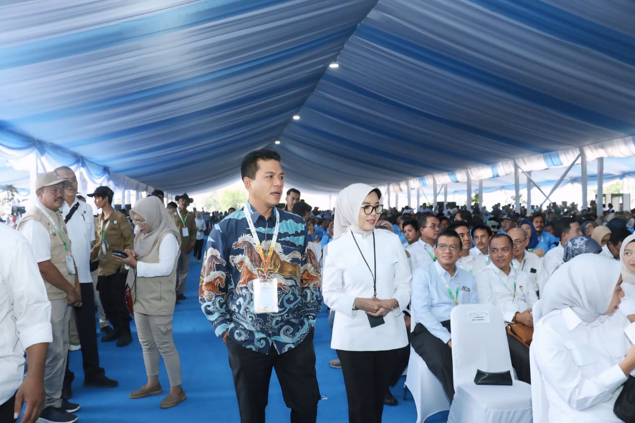 Hadiri Panen Raya di Karawang, Kang DS Sambut Baik Capaian Swasembada Pangan Nasional