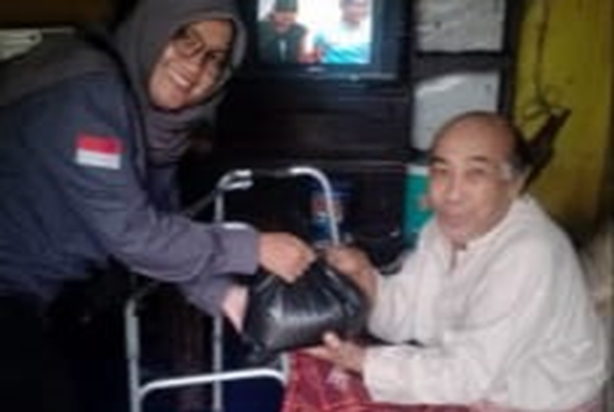 BUMDes Amanah Desa Mekarsari Berbagi dengan 28 Lansia