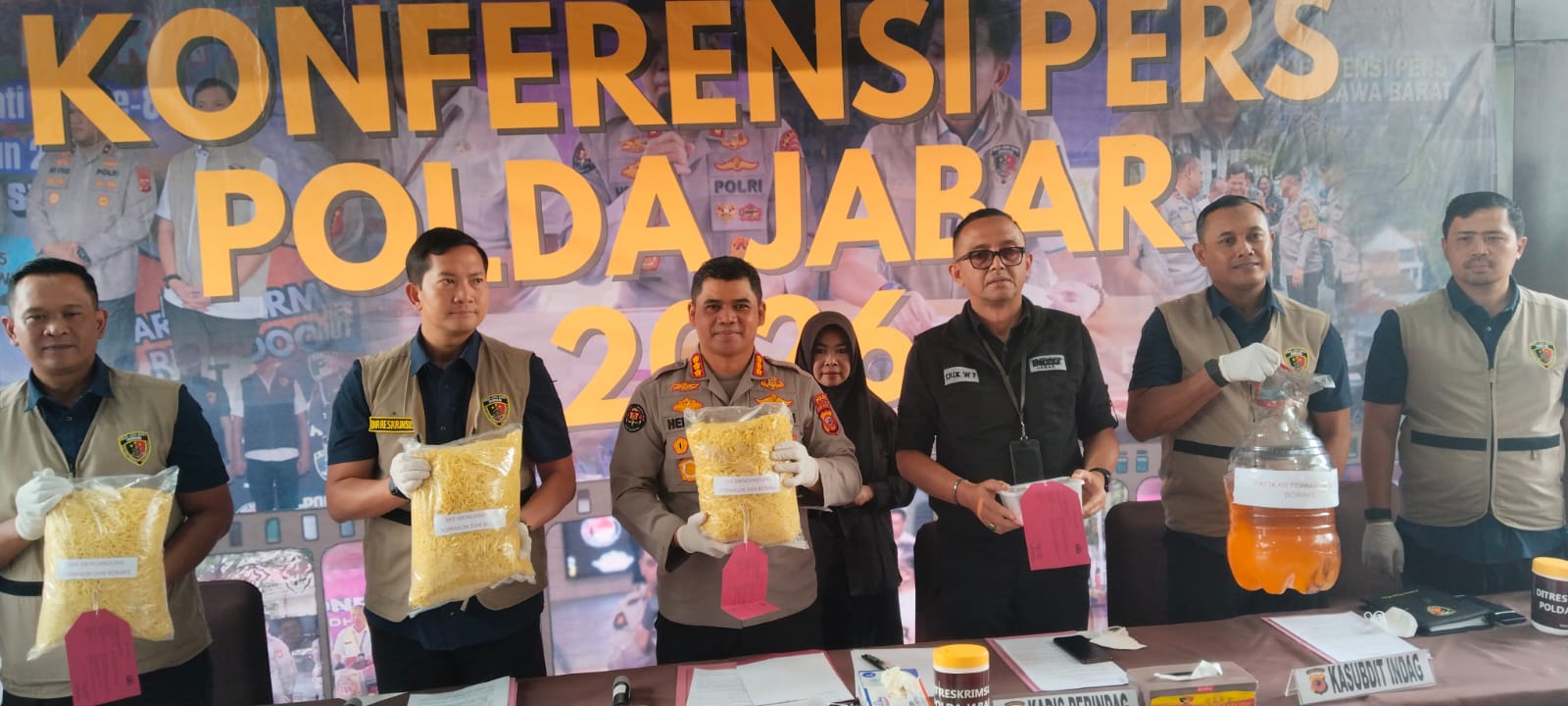 Ditreskrimsus Polda Jawa Barat Sita 1 Ton Mie Berformalin dari Gudang Bekas Kandang Ayam