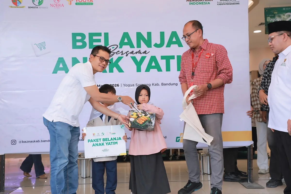 Kang DS Ajak Ratusan Anak Yatim Piatu Belanja Pakaian Lebaran di Jogja Soreang