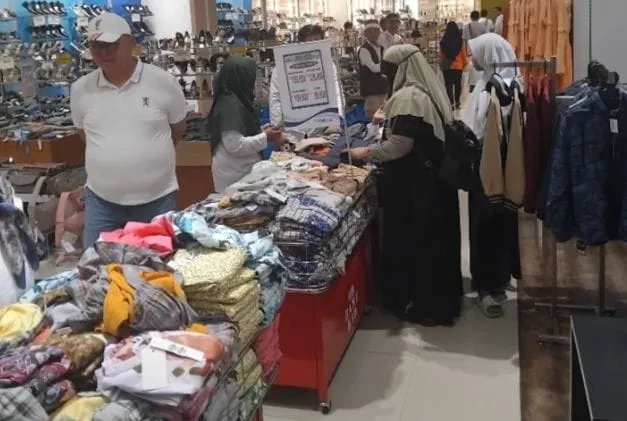 Asyik Belanja di Asia Plaza, Anak Yatim Dapat Kado Lebaran BAZNas Sumedang