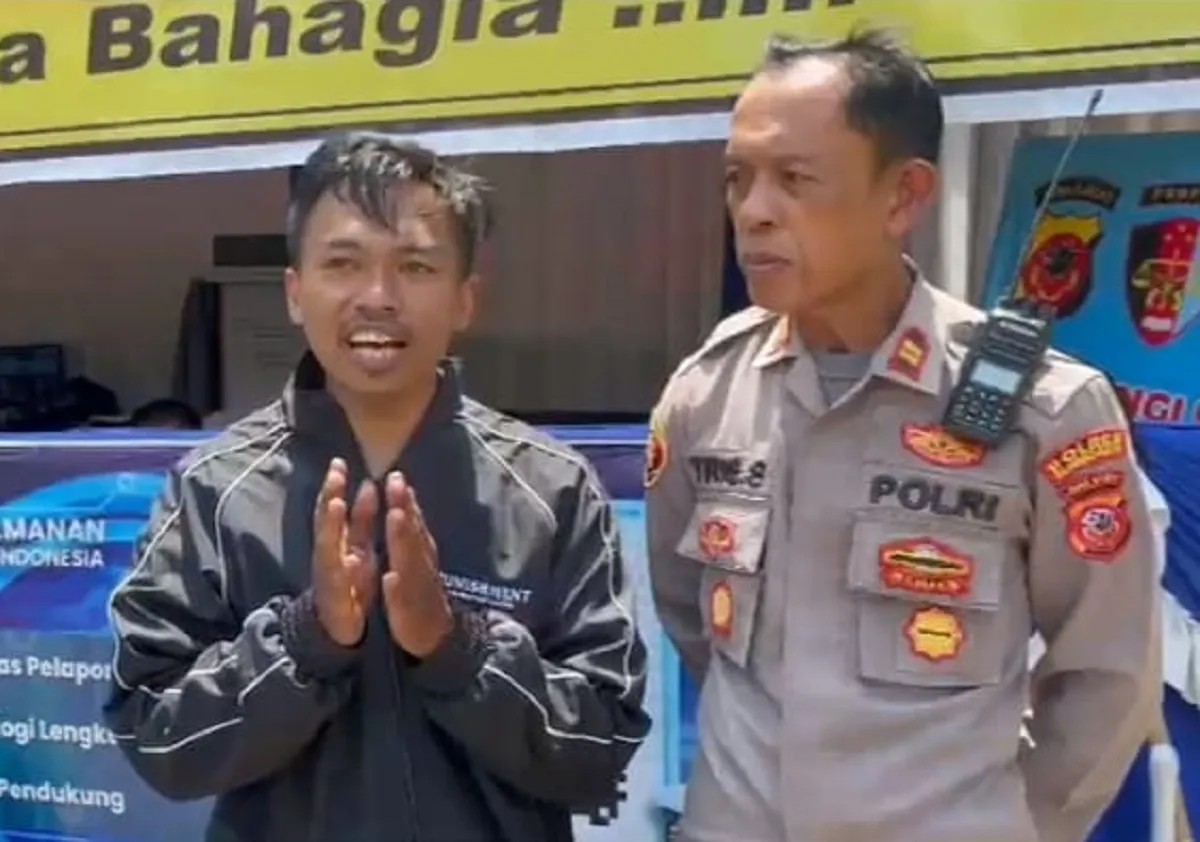 Motor Ngadat di Tengah Arus Mudik, Polisi Sigap Bikin Haru