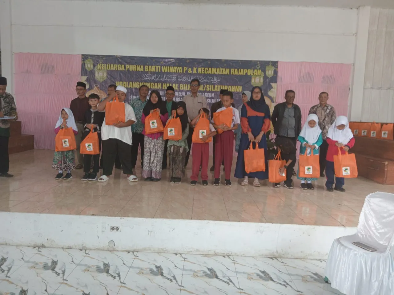 Dari Silaturahmi ke Berbagi, Purna Bakti Rajapolah Santuni Anak Yatim