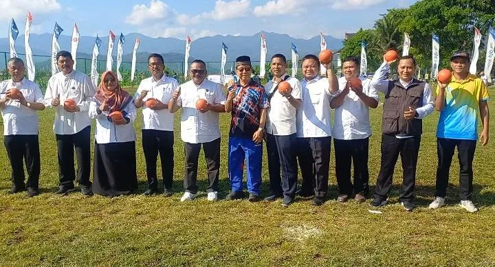 Sosok Familiar A Irwan Bola Sumbangkan Tolak Peluru Bagi Siswa SD Se-Kabupaten Sumedang 