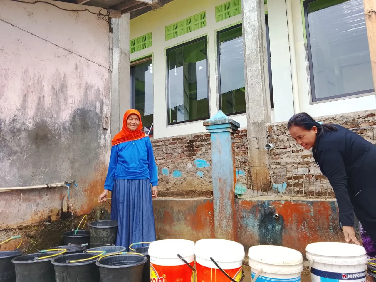 700 Jiwa di Dua Dusun Bojonggambir Tasikmalaya Krisis Air, Warga Antre di Keran Masjid