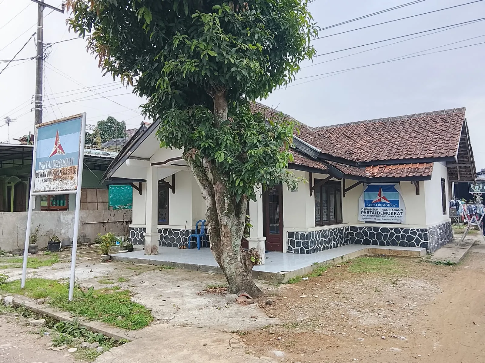 Kader Potensial Kritisi Kinerja Ketua DPC Demokrat Sumedang, Fluktuasi Politik hingga Kesulitan Bayar Sewa Kantor 