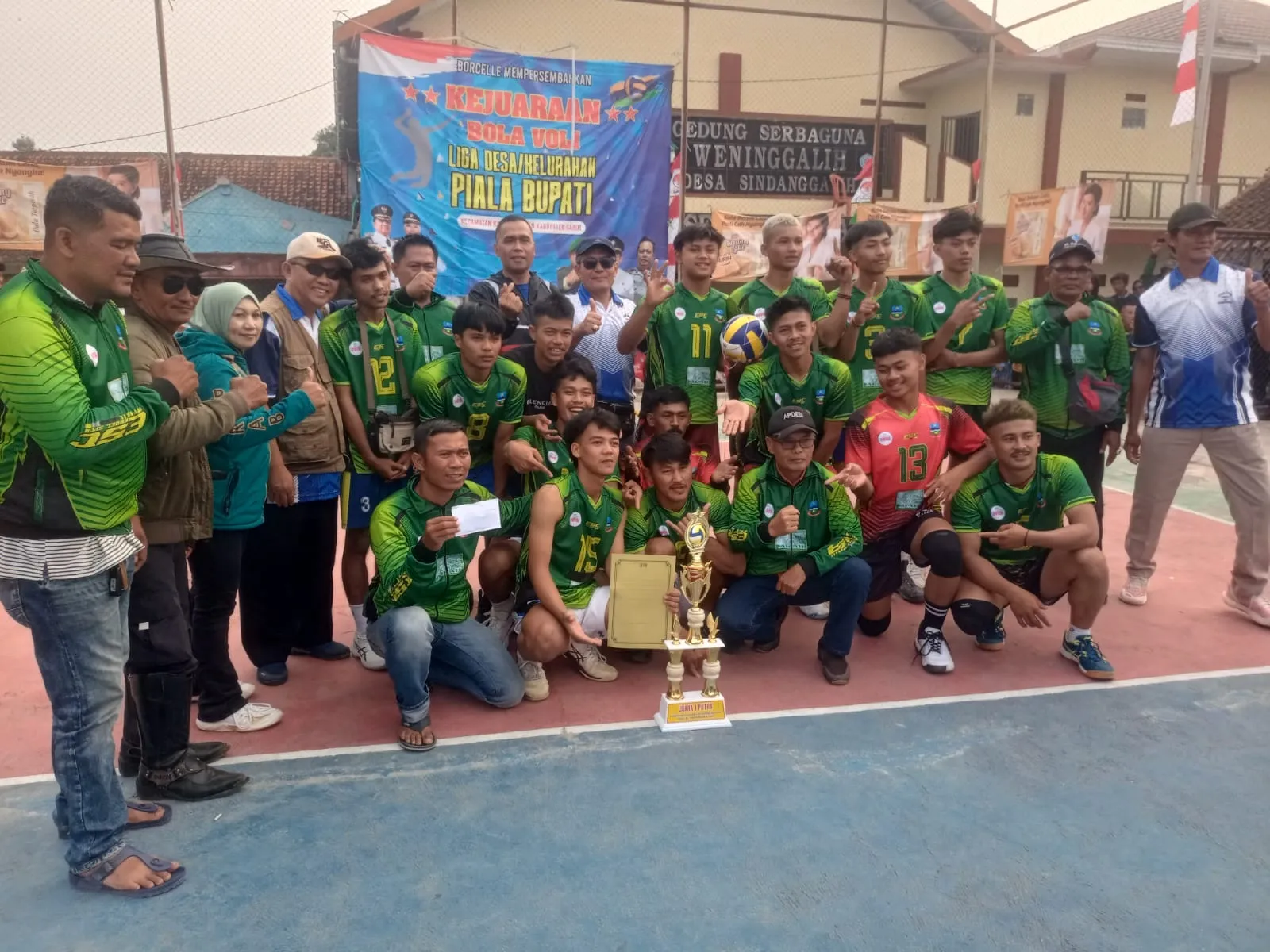Tim Bola Voli  Desa Lebak Agung Kawinkan Piala Bupati Turnamen Liga Desa/Kel Tingkat Kecamatan Karangpawitan 