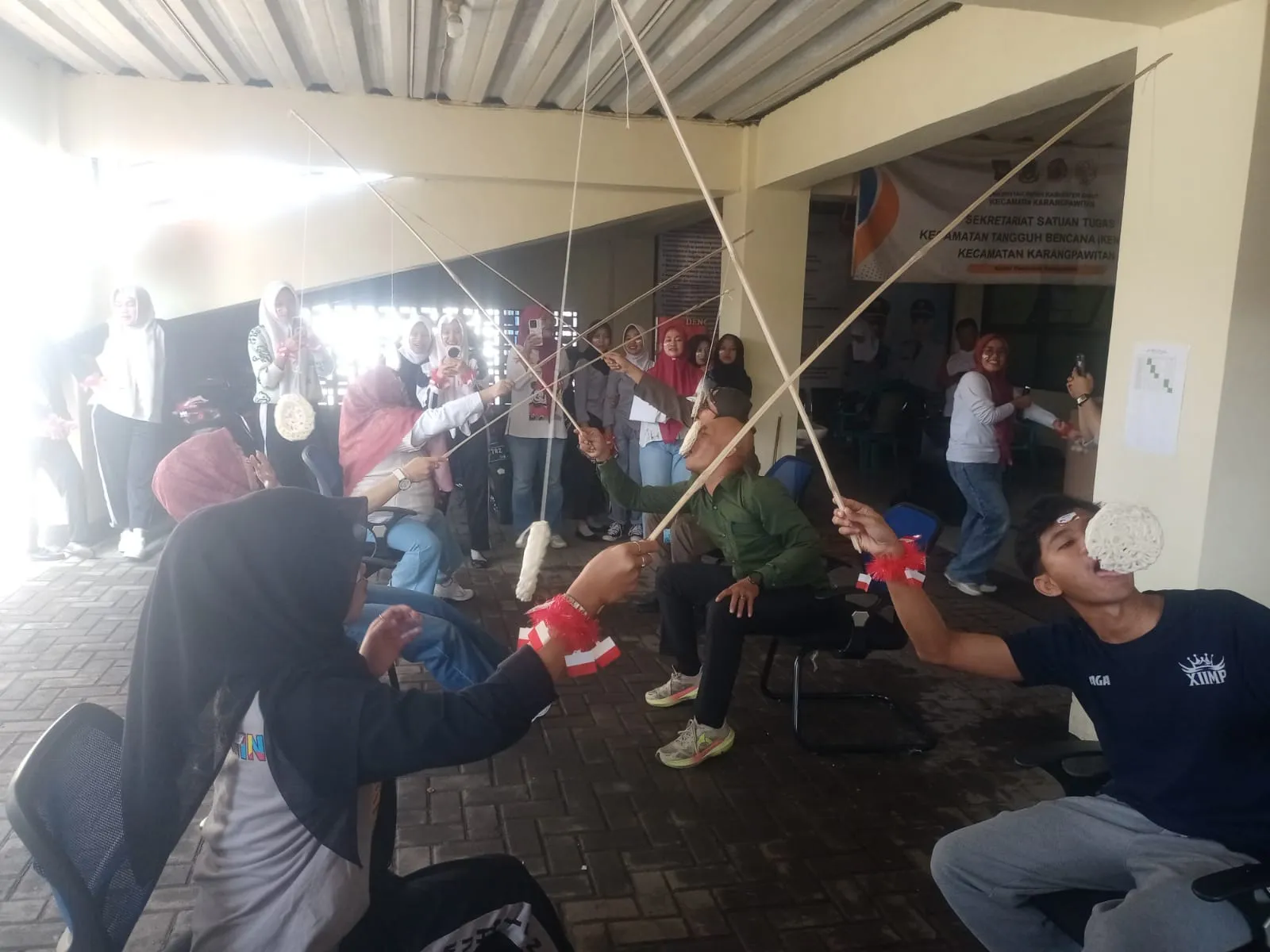 Staf Kantor Kecamatan Karangpawitan Semarakkan HUT RI ke-81