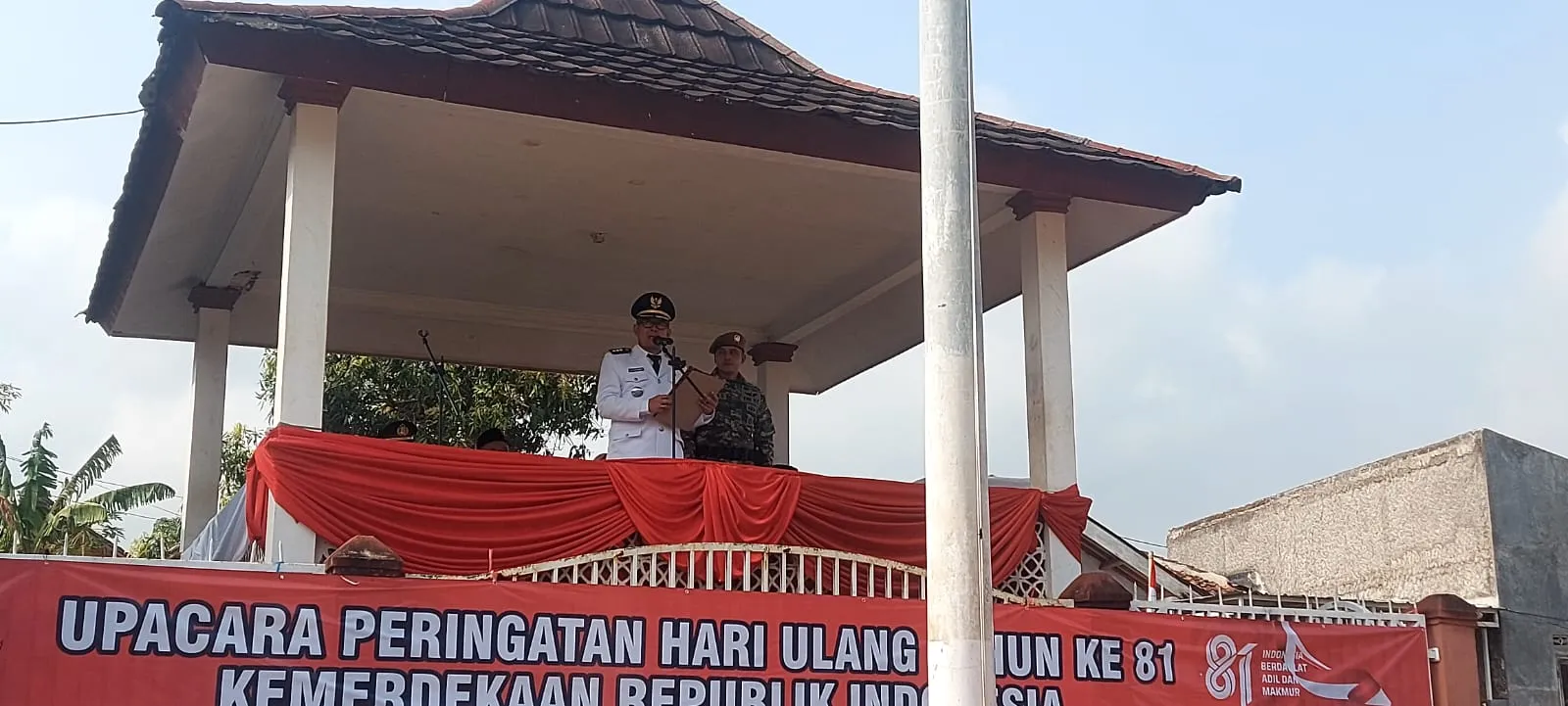 Pencak Silat Sambut Peserta Upacara HUT RI ke-81 Tingkat Kecamatan Karangpawitan