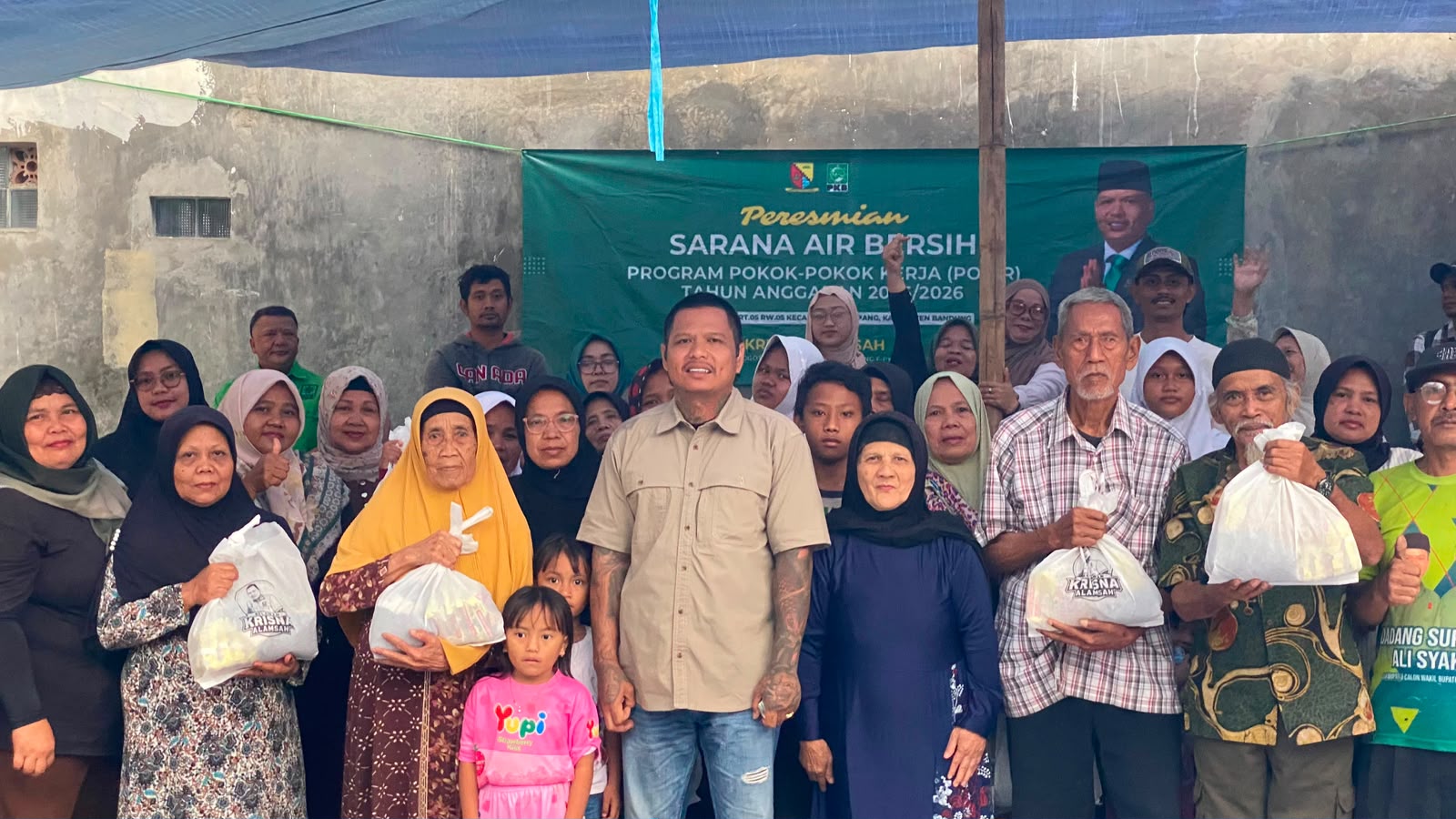 Tak Sekadar Duduk di Parlemen, Krisna Alamsah “Peduli Umat, Melayani Rakyat.” Hadirkan Sarana Air Bersih di Cilampeni