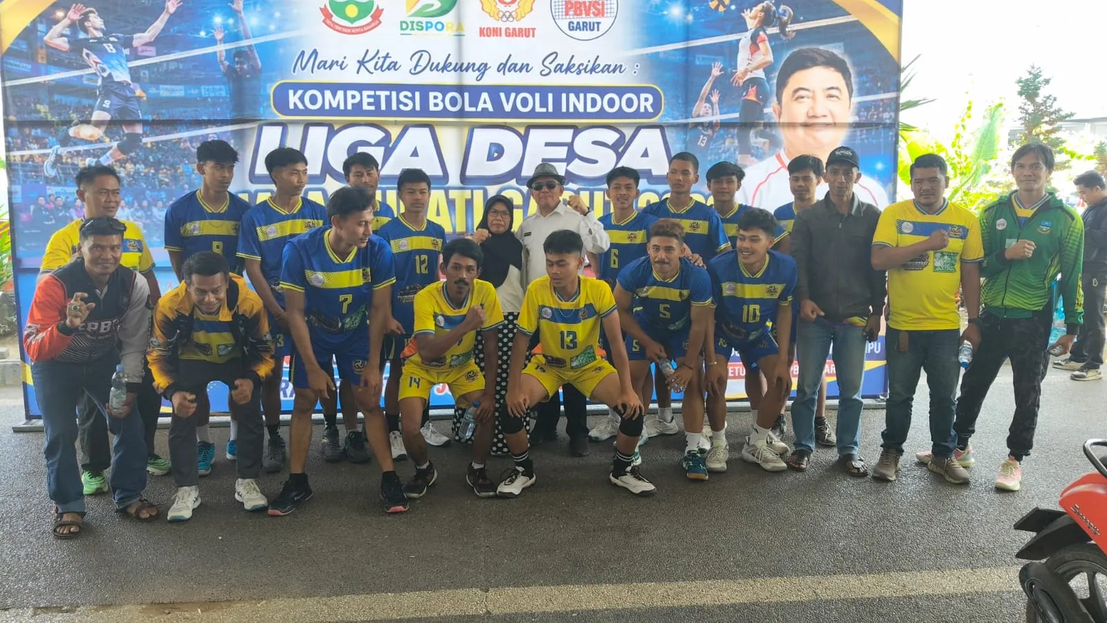 Camat Karangpawitan Support Tim Bola Voli Putra Desa Lebak Agung