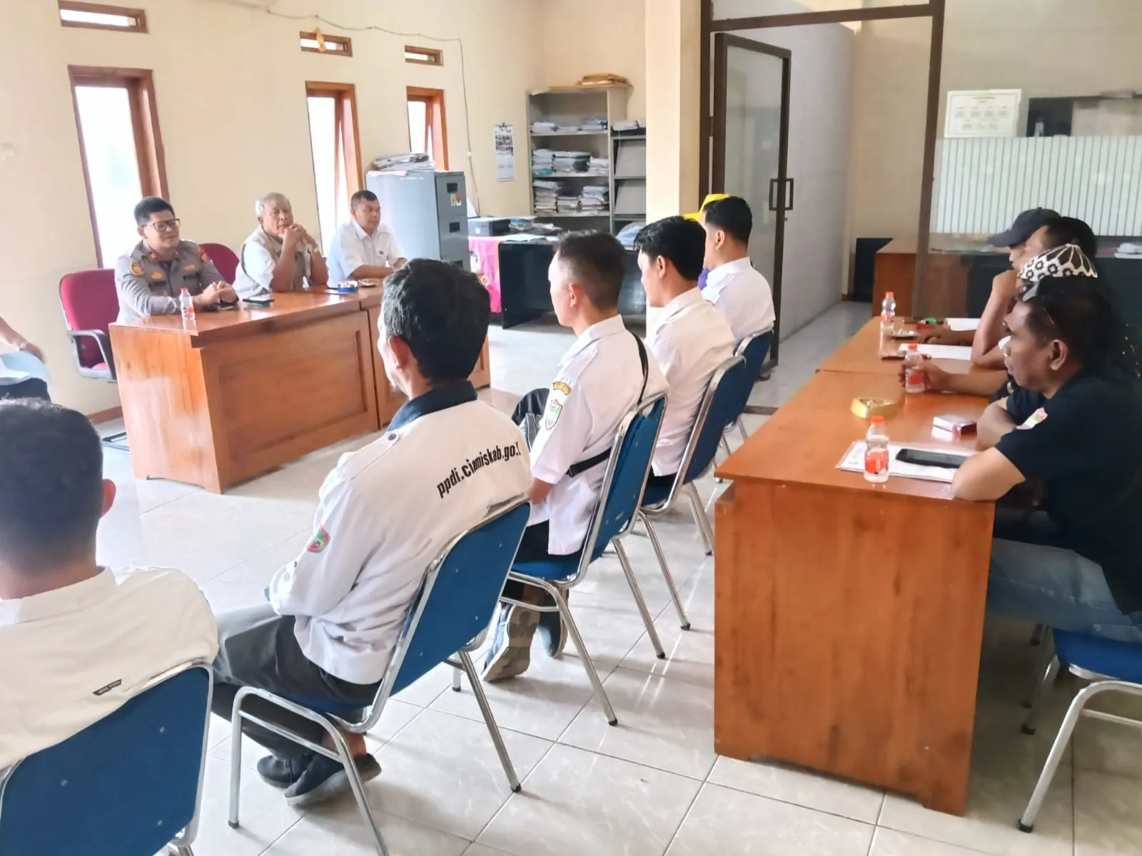 Kapolsek Cihaurbeuti Ajak Warga Perkuat Sinergitas dan Aktifkan Siskamling demi Jaga Kamtibmas