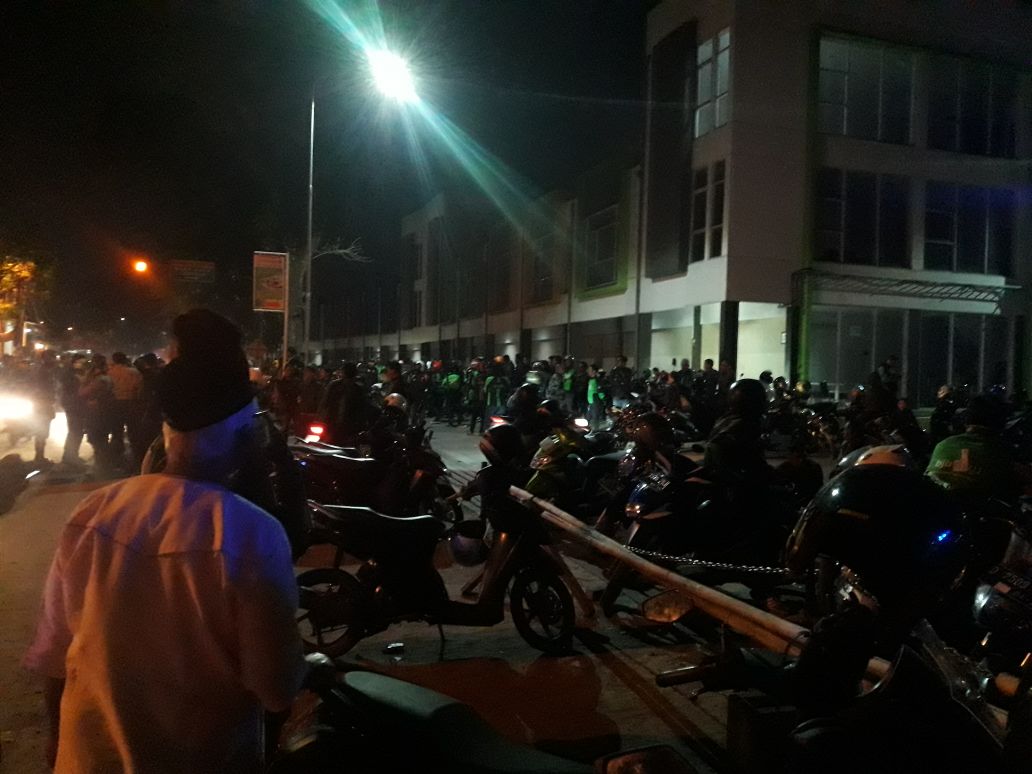 Gojek dan Ojeg Pangkalan Bentrok, 6 Motor Rusak