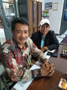 Kabid SMP H. Adang Sujana didampingi Anggota DPRD Kab. Bandung H. Osin Permana. 