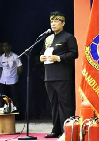Bupati Bandung H. Dadang M Naser saat menyampaikan sambutannya pada acara Pembaretan Petugas Diskar Kab. Bandung
