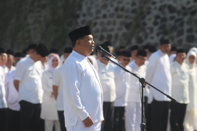 Ribuan ASN KBB Kompak Apel Kenakan Pakaian Muslim