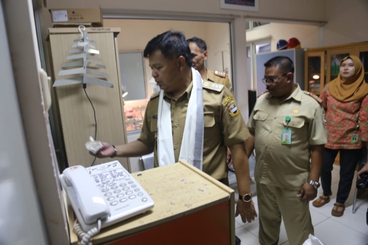 Bupati Kecewa Ruangan RSUD Cililin Berdebu