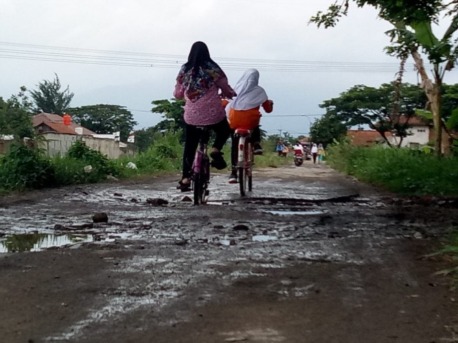 Kondisi Jalan Rancapanjang Soljer Rusak Parah