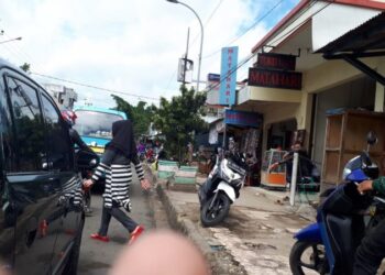 Masyarakat Prihatin Trotoar Sepanjang Jalan Raya Simpang-Sadu Semrawut