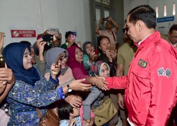 Presiden ke Garut, Tinjau Program Kereta Api hingga Bertemu Ibu-Ibu Mekaar