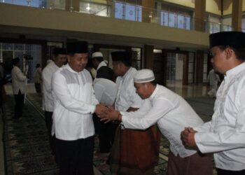 Hujan Tidak Surutkan ASN KBB Hadiri Subuh Berjamaah