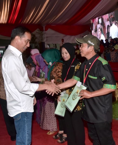 Presiden Jokowi Serahkan 6.000 Sertifikat Tanah
