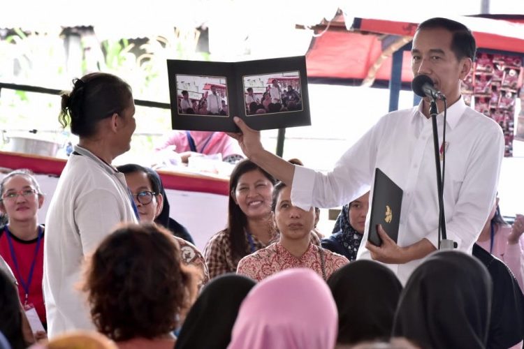 Saat Presiden Memuji Kerja Keras Nasabah Mekaar