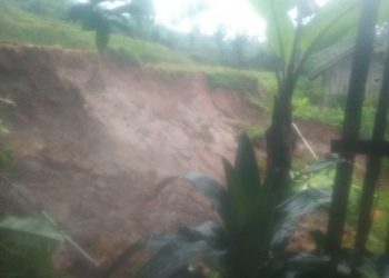Diguyur Hujan Deras Rumah Warga Tertimbun Longsor