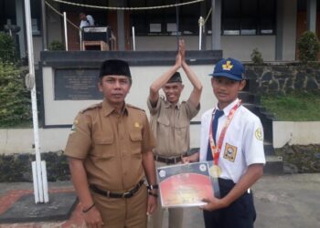 Rizky & Renaldi Raih Emas Paku Bumi Open