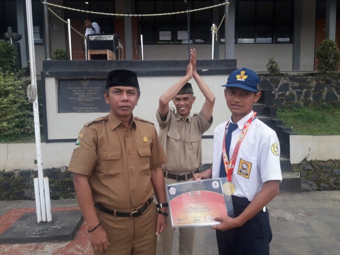 Rizky & Renaldi Raih Emas Paku Bumi Open