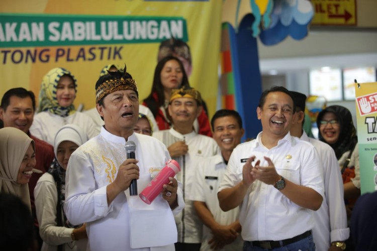 Bupati: ‘Kantong Belanja, Bawa Dari Rumah’