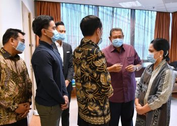 Presiden Jenguk Ibu Ani Yudhoyono di Singapura
