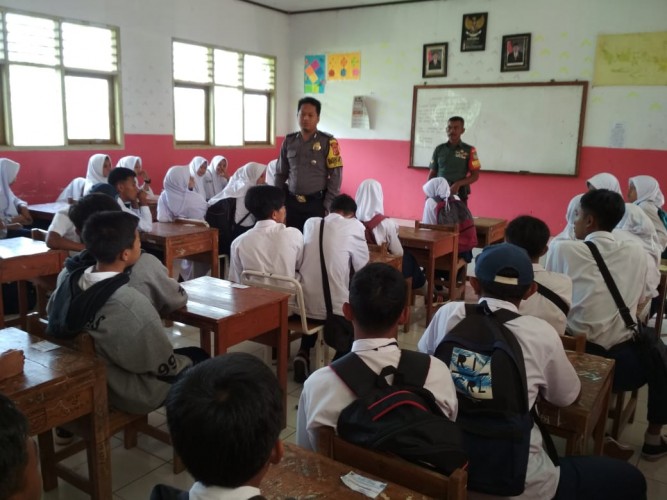 Bhabinkamtibmas dan Bhabinsa Desa Cilembu Laksanakan Problem Solving