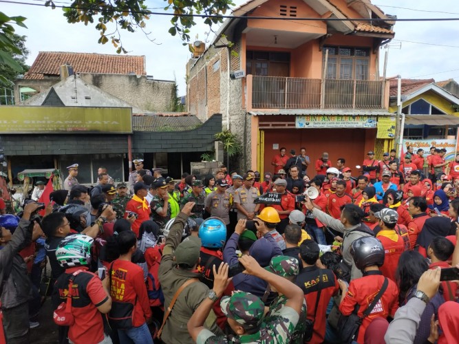 Kapolres Bandung Menghimbau Buruh Peringati May Day Sampaikan Aspirasi Secara Tertib