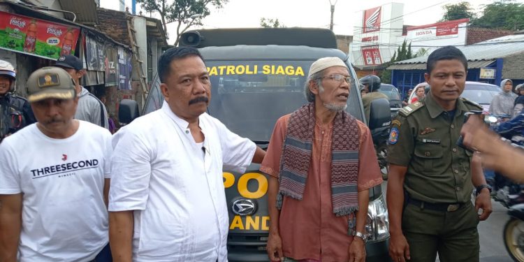 Camat Banjaran Amankan 4500 Tablet Jenia dan Sembilan Jerigen Ciu Oplosan