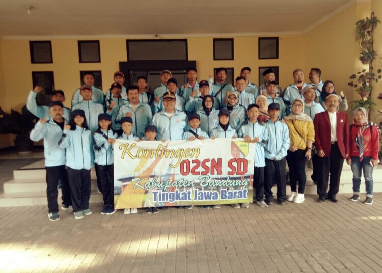Juhana Lepas Kontingen O2SN yang Berlaga di Cirebon