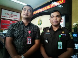 Kasi Pidsus Kejaksaan Negeri Kab Bandung didampingi Kasi Intel Kejaksaan Negeri Kab. Bandung