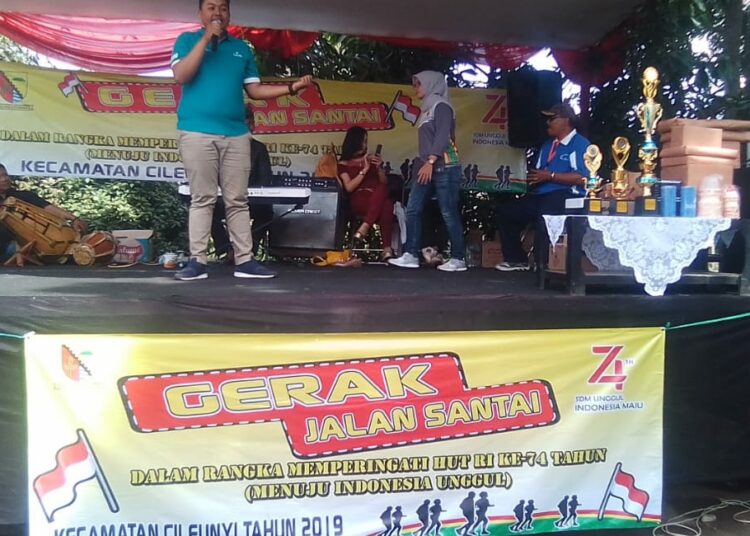 Pemerintah Kecamatan Cileunyi Gelar Lomba Gerak Jalan Santai
