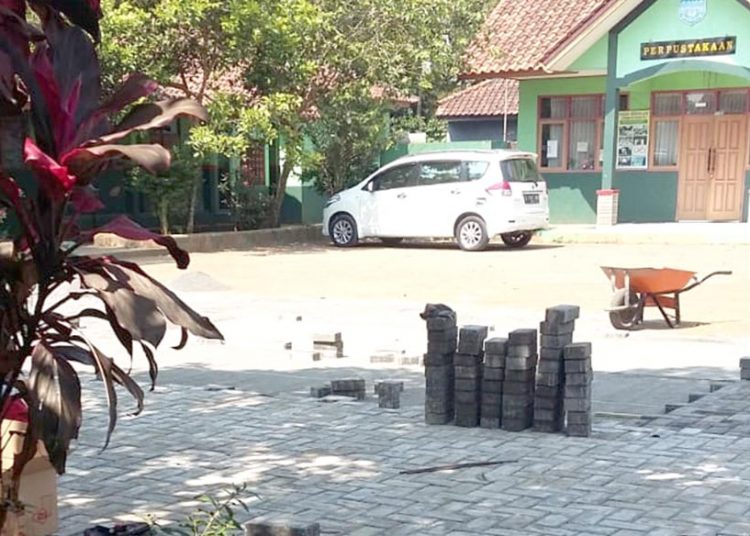 Halaman SDN 6 Manggungjaya Tidak Becek Lagi