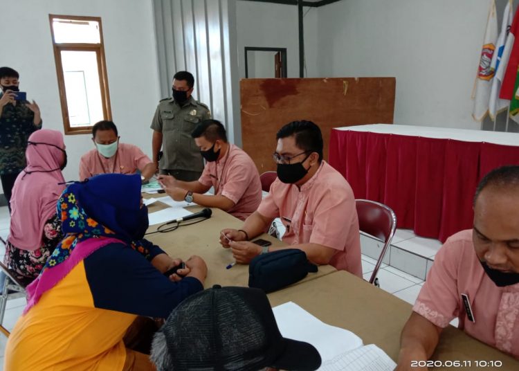 Desa Sindangpakuon dan Babinkatibmas Salurkan Bantuan Langsung Tunai Tahap II