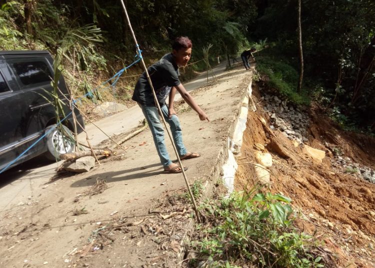 Jalan Menghubungkan Gambung dan Pangalengan Terancam Terputus