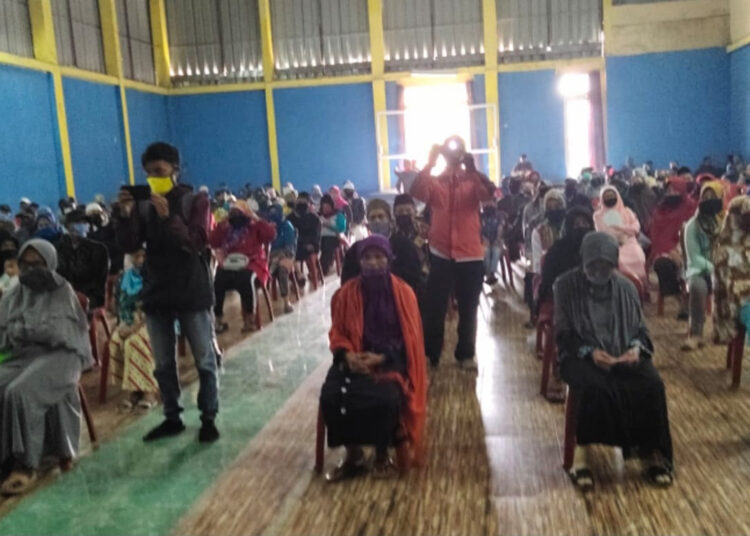 Antisifasi Terjadinya Kebijakan Lokal, Pemdes Margamulya Berikan Langsung BLT DD pada Penerima Manfaat