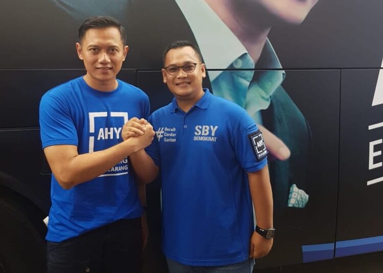 Ketua Umum Partai Demokrat, Agus Harimurti Yudhoyono (kiri) dan Ketua DPC Partai Demokrat KBB, Iwan Setiawan. (Foto Istimewa)