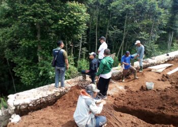 Hujan Deras TPT Ambruk, Ini Kata Kades, Pada Prinsipnya Pemdes Cibodas Bertanggung jawab Memperbaiki Kembali