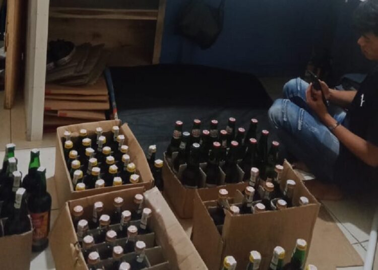 Jelang Ramadhan Sat Narkoba Polres Sumedang Sita Ratusan Botol Miras