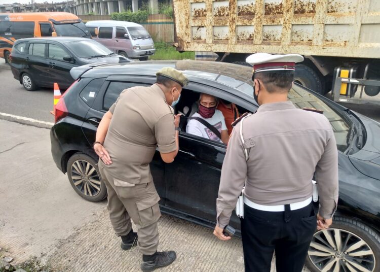 Antisipasi Covid-19, Polresta Bandung Lakukan Penyekatan di Dua Exit Tol