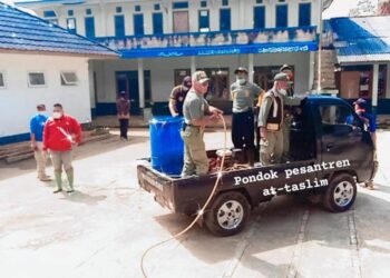 Optimalisasi Dana Desa, Pemdes Warnasari dan Satgas Covid 19, Lakukan Penyemprotan Disinfektan Pasum dan Tempat Ibadah