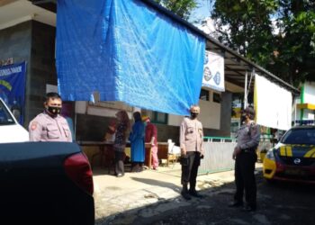 Polsek Ujungjaya Kawal Pendistribusian Vaksin Covid-19